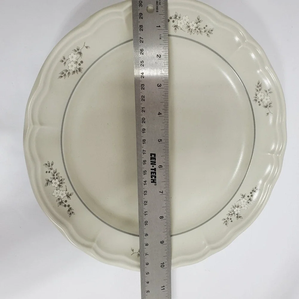 Pfaltzgraff Heirloom Dinner‎ Plates Set of 2 Gray Floral Country Style Scalloped